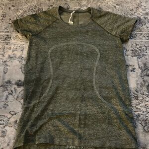 Green Swiftly Tech. Like new condition. Smoke and pet free home